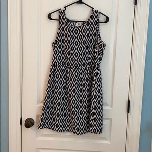 Women’s dress - geometric shapes black and white